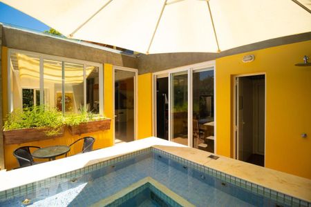 Casa de condomínio à venda com 400m², 4 quartos e 8 vagas Casa de condomínio à venda com 400m², 4 quartos e 8 vagasVaranda com Hidromassagem