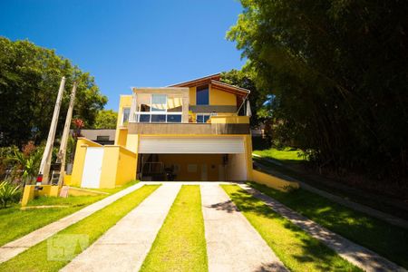 Casa de condomínio à venda com 400m², 4 quartos e 8 vagas Casa de condomínio à venda com 400m², 4 quartos e 8 vagasFachada