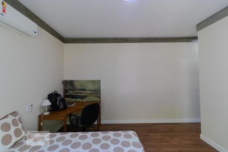 Casa de condomínio à venda com 400m², 4 quartos e 8 vagas Casa de condomínio à venda com 400m², 4 quartos e 8 vagasSuíte 02