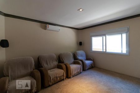 Casa de condomínio à venda com 400m², 4 quartos e 8 vagas Casa de condomínio à venda com 400m², 4 quartos e 8 vagasSala de TV