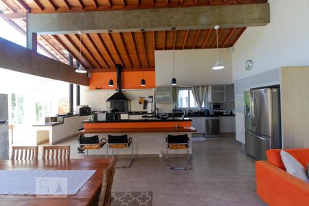 Casa de condomínio à venda com 400m², 4 quartos e 8 vagas Casa de condomínio à venda com 400m², 4 quartos e 8 vagasSalas