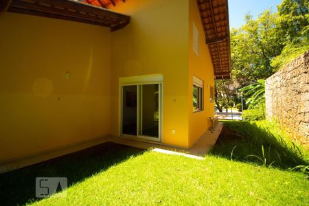 Casa de condomínio à venda com 400m², 4 quartos e 8 vagas Casa de condomínio à venda com 400m², 4 quartos e 8 vagasQuintal