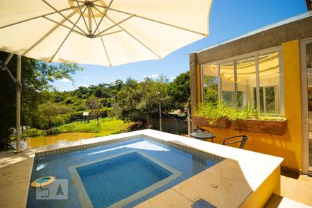 Casa de condomínio à venda com 400m², 4 quartos e 8 vagas Casa de condomínio à venda com 400m², 4 quartos e 8 vagasVaranda com Hidromassagem