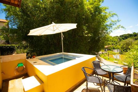 Casa de condomínio à venda com 400m², 4 quartos e 8 vagas Casa de condomínio à venda com 400m², 4 quartos e 8 vagasVaranda com Hidromassagem