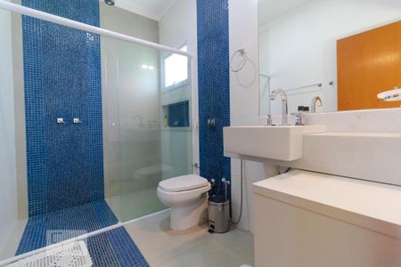 Casa de condomínio à venda com 400m², 4 quartos e 8 vagas Casa de condomínio à venda com 400m², 4 quartos e 8 vagasBanheiro da Suíte 01