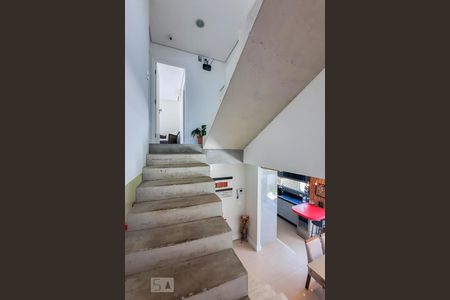 Casa à venda com 222m², 3 quartos e 3 vagasEscada