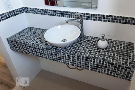 Casa à venda com 222m², 3 quartos e 3 vagasBanheiro da Suíte 2