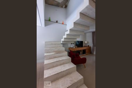 Casa à venda com 222m², 3 quartos e 3 vagasEscada