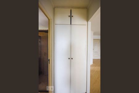 Corredor de apartamento para alugar com 1 quarto, 48m² em Vila Suzana, São Paulo