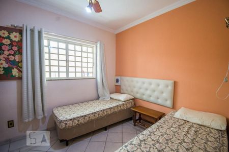 Casa à venda com 1074m², 5 quartos e NaN vagas Casa à venda com 1074m², 5 quartos e NaN vagasQuarto 1