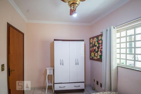 Casa à venda com 1074m², 5 quartos e NaN vagas Casa à venda com 1074m², 5 quartos e NaN vagasQuarto 1