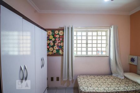 Casa à venda com 1074m², 5 quartos e NaN vagas Casa à venda com 1074m², 5 quartos e NaN vagasQuarto 1