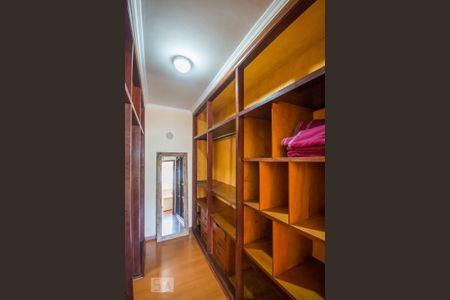 Closet da suíte 1 de casa para alugar com 5 quartos, 1074m² em Colinas do Ermitage (sousas), Campinas