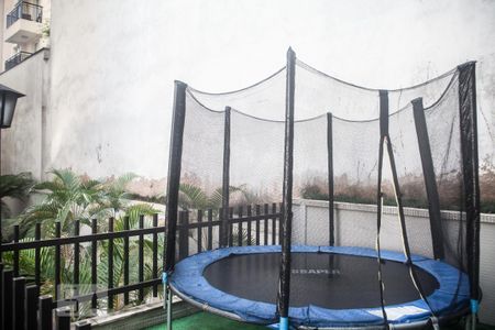 Apartamento à venda com 193m², 3 quartos e 3 vagas Apartamento à venda com 193m², 3 quartos e 3 vagasÁrea Comum - Playground