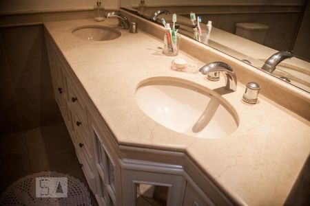 Apartamento à venda com 193m², 3 quartos e 3 vagas Apartamento à venda com 193m², 3 quartos e 3 vagasBanheiro - Torneira