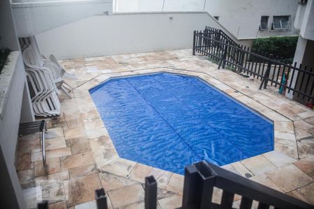 Apartamento à venda com 193m², 3 quartos e 3 vagas Apartamento à venda com 193m², 3 quartos e 3 vagasÁrea comum - Piscina