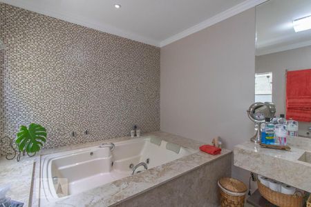 Casa à venda com 500m², 3 quartos e 6 vagasBanheiro da Suíte 