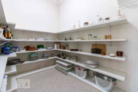 Casa à venda com 500m², 3 quartos e 6 vagasDespensa