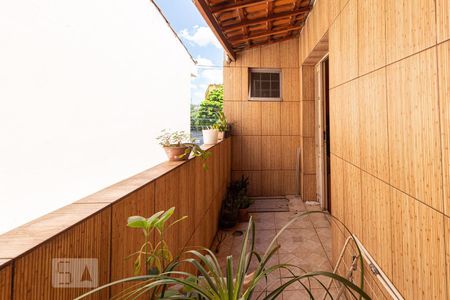 Sacada de casa à venda com 4 quartos, 283m² em Umuarama, Osasco