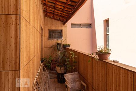 Sacada de casa à venda com 4 quartos, 283m² em Umuarama, Osasco