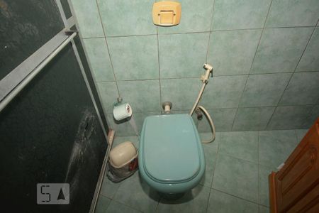 Casa à venda com 301m², 3 quartos e 6 vagasBanheiro da Suíte 1