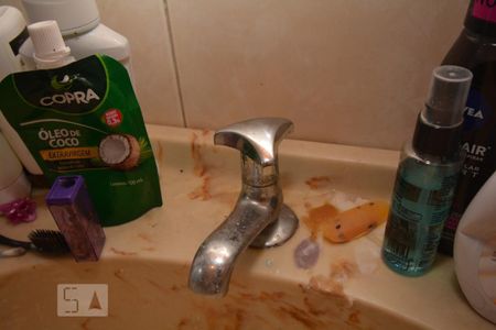 Casa à venda com 301m², 3 quartos e 6 vagasBanheiro da Suíte 2 - Torneira