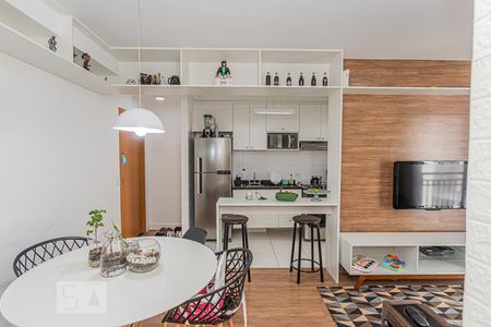 Sala de apartamento para alugar com 2 quartos, 64m² em Vila Mangalot, São Paulo