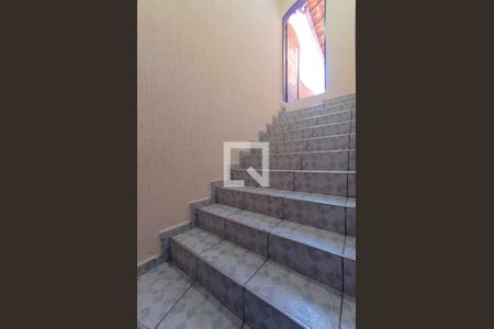 Casa à venda com 204m², 3 quartos e 5 vagasEscada Garagem