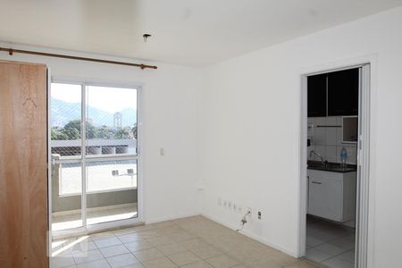 Sala de apartamento para alugar com 3 quartos, 76m² em Pilares, Rio de Janeiro