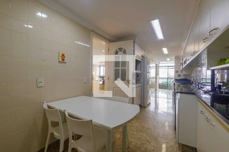 Apartamento à venda com 381m², 4 quartos e 3 vagas Apartamento à venda com 381m², 4 quartos e 3 vagasCozinha