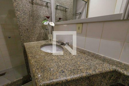 Apartamento à venda com 381m², 4 quartos e 3 vagas Apartamento à venda com 381m², 4 quartos e 3 vagasBanheiro Social 2