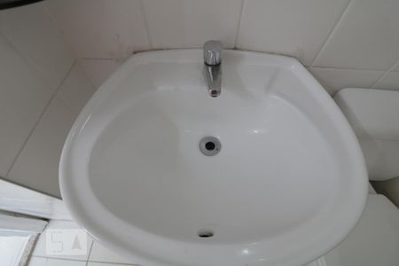 Apartamento à venda com 85m², 4 quartos e 2 vagasBanheiro de Serviço - pia