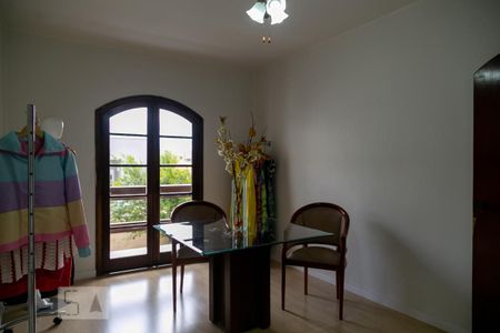 Casa à venda com 270m², 3 quartos e 2 vagas Casa à venda com 270m², 3 quartos e 2 vagasQuarto 3