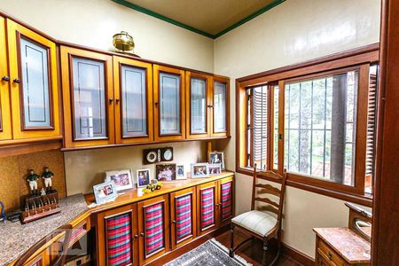Escritório de casa para alugar com 3 quartos, 385m² em Chácara das Pedras, Porto Alegre