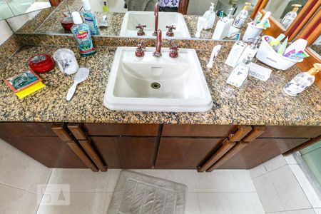 Casa à venda com 385m², 3 quartos e 3 vagasBanheiro da Suíte