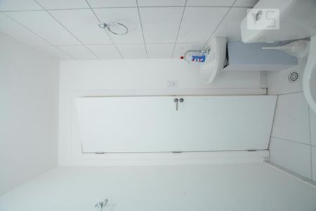 Banheiro Social de apartamento para alugar com 2 quartos, 45m² em Parada de Lucas, Rio de Janeiro