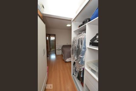 Apartamento à venda com 150m², 4 quartos e 3 vagasCloset