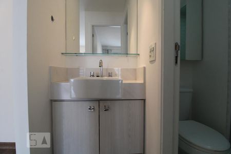 Banheiro de apartamento para alugar com 1 quarto, 50m² em Campo Belo, São Paulo
