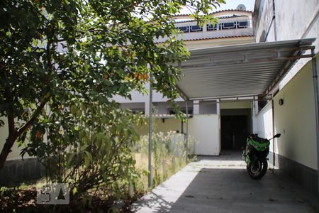 Garagem de casa à venda com 4 quartos, 187m² em Curicica, Rio de Janeiro