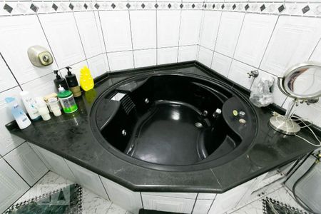 Casa à venda com 300m², 3 quartos e 2 vagasBanheira da Suite 