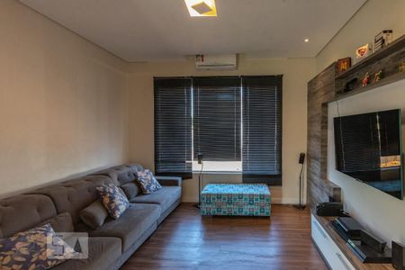 Casa de condomínio à venda com 400m², 5 quartos e 4 vagasSala de TV