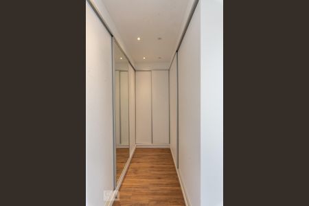 Casa de condomínio à venda com 400m², 5 quartos e 4 vagasCloset da Suíte 1