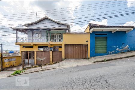 Casa para alugar com 140m², 3 quartos e 3 vagas Casa para alugar com 140m², 3 quartos e 3 vagasFachada