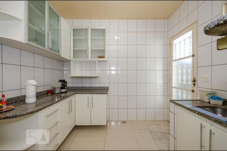 Casa para alugar com 140m², 3 quartos e 3 vagas Casa para alugar com 140m², 3 quartos e 3 vagasCozinha