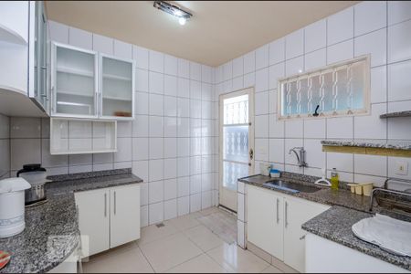 Casa para alugar com 140m², 3 quartos e 3 vagas Casa para alugar com 140m², 3 quartos e 3 vagasCozinha
