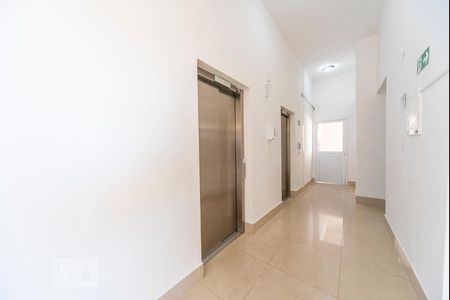 Apartamento à venda com 54m², 2 quartos e 1 vaga Apartamento à venda com 54m², 2 quartos e 1 vagaHall dos Elevadores
