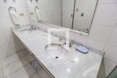 Apartamento para alugar com 65m², 1 quarto e 1 vagaDetalhe do banheiro