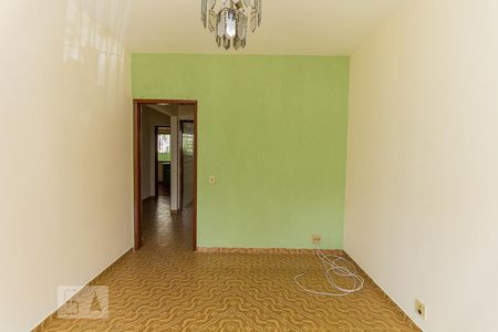 Sala de casa para alugar com 3 quartos, 272m² em Botujuru, Mogi das Cruzes