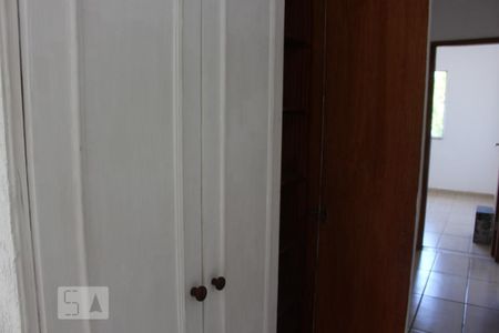 Casa de condomínio para alugar com 350m², 4 quartos e 2 vagasCorredor / Armário