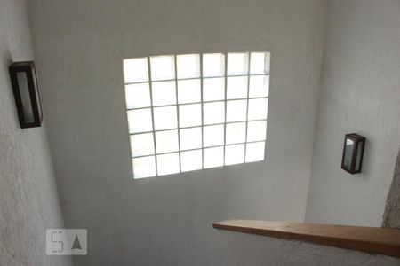Casa de condomínio para alugar com 350m², 4 quartos e 2 vagasEscada